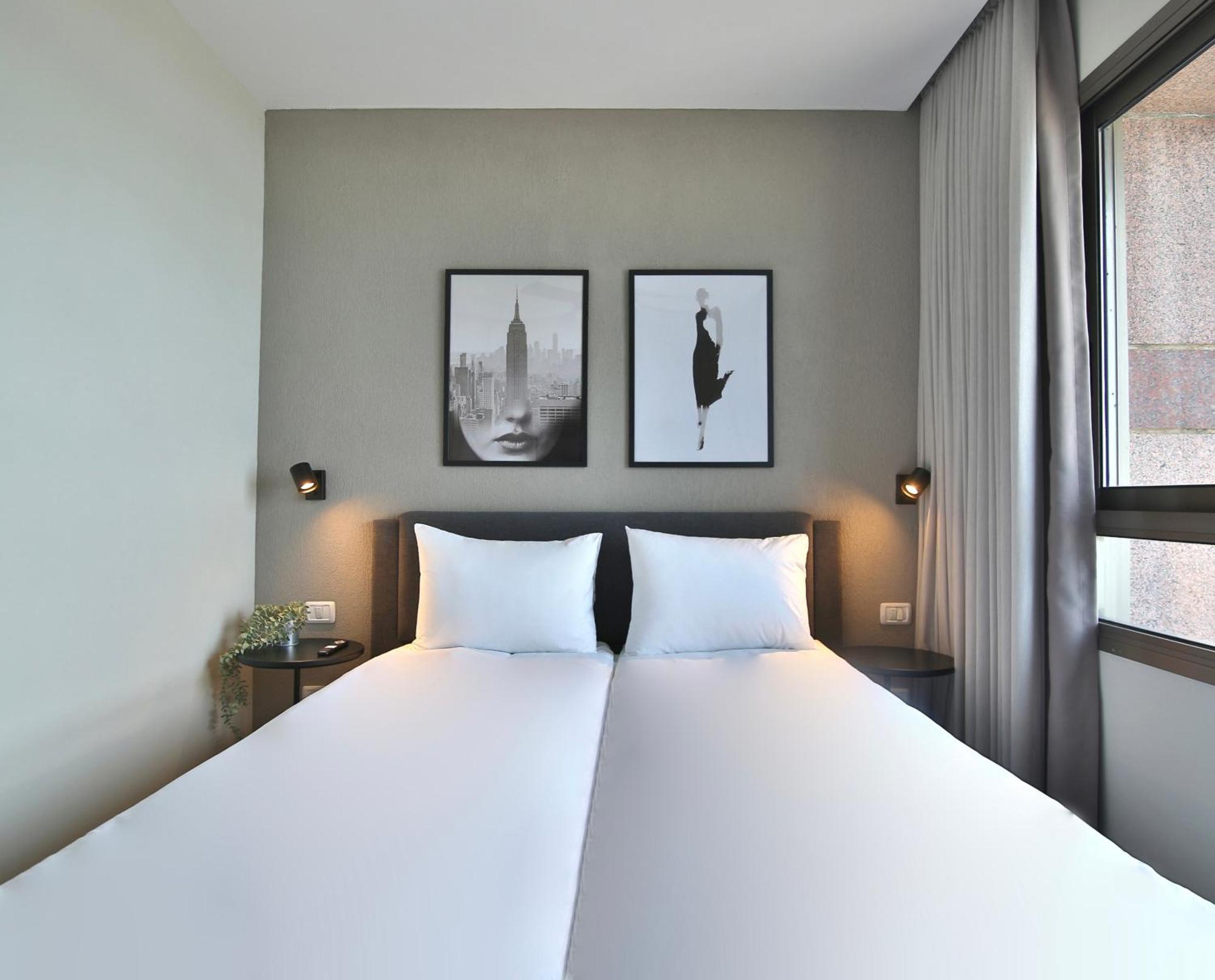Luxury Suites By Notaly Ariel - Carmel Beach Хайфа Стая снимка