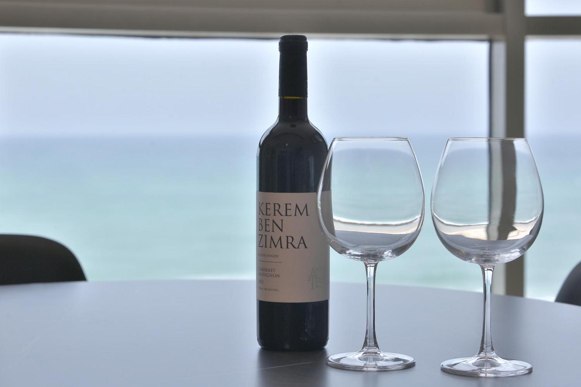 Luxury Suites By Notaly Ariel - Carmel Beach Хайфа Стая снимка