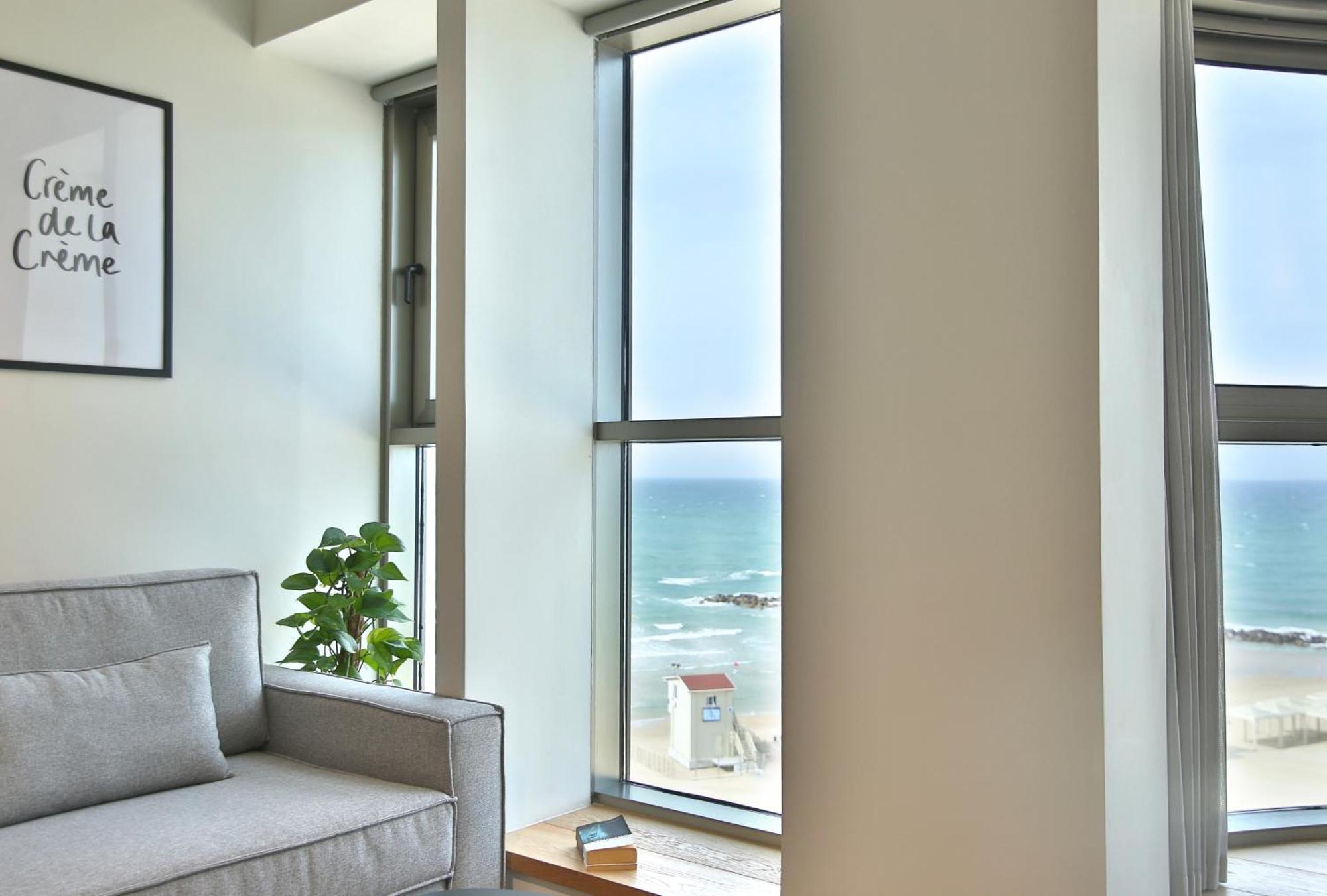 Luxury Suites By Notaly Ariel - Carmel Beach Хайфа Стая снимка