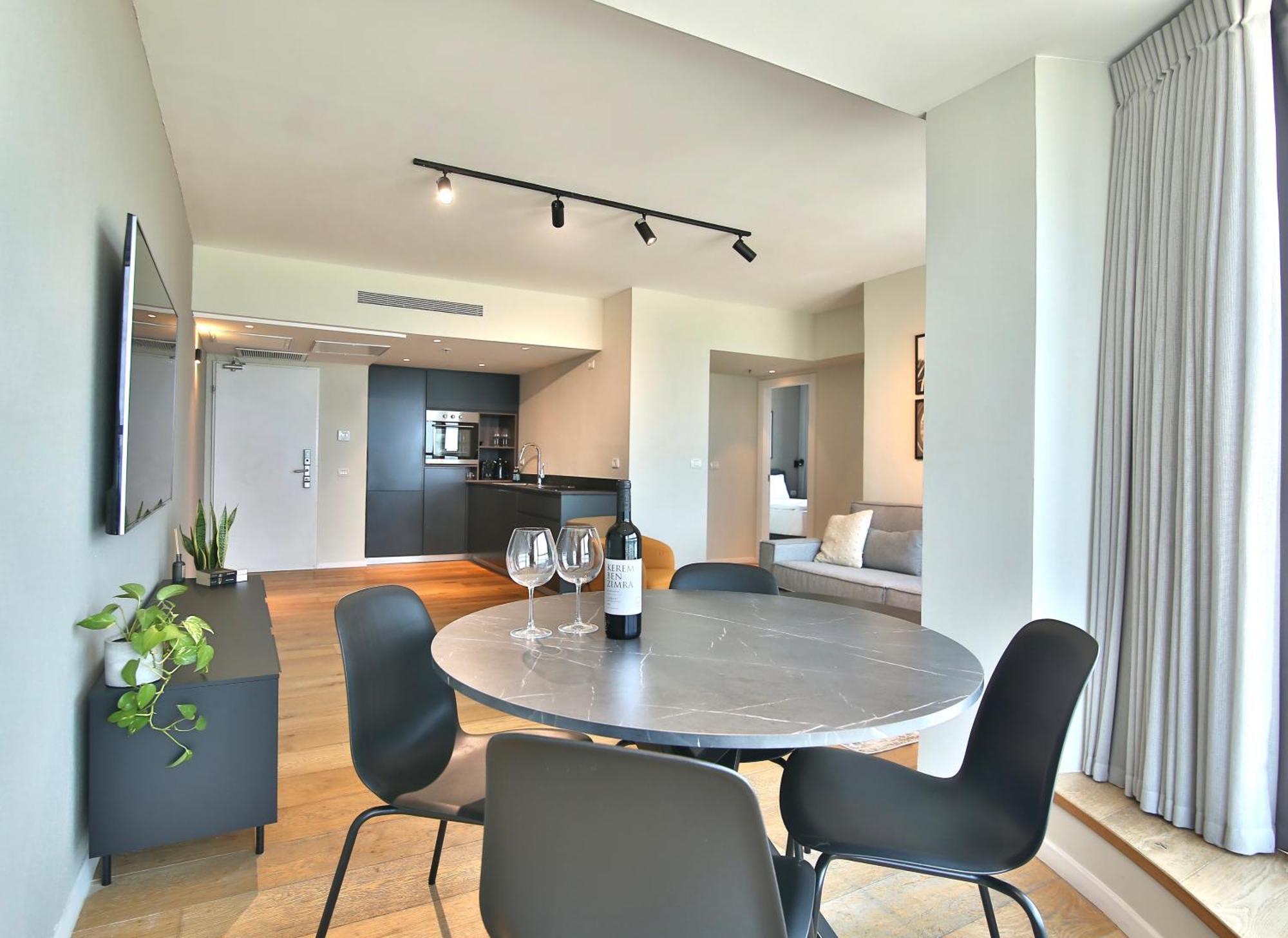 Luxury Suites By Notaly Ariel - Carmel Beach Хайфа Стая снимка